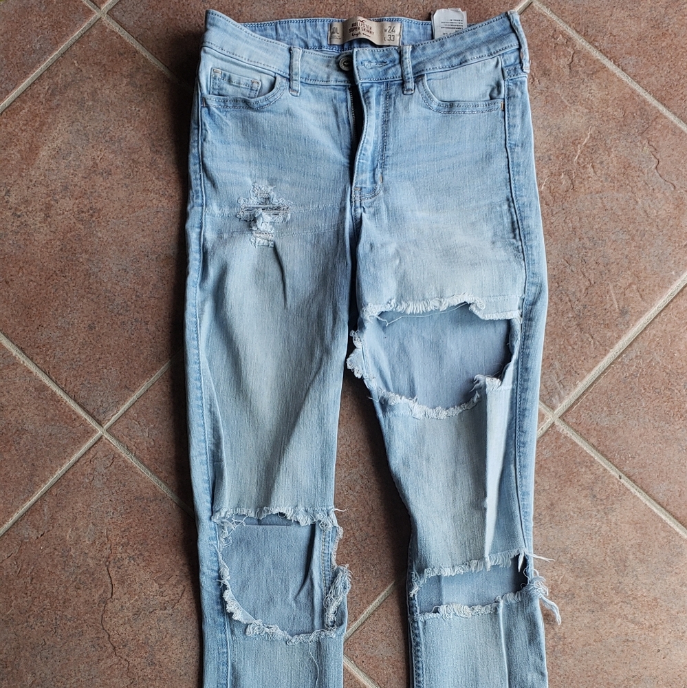 Hollister distresses jeans size 0L